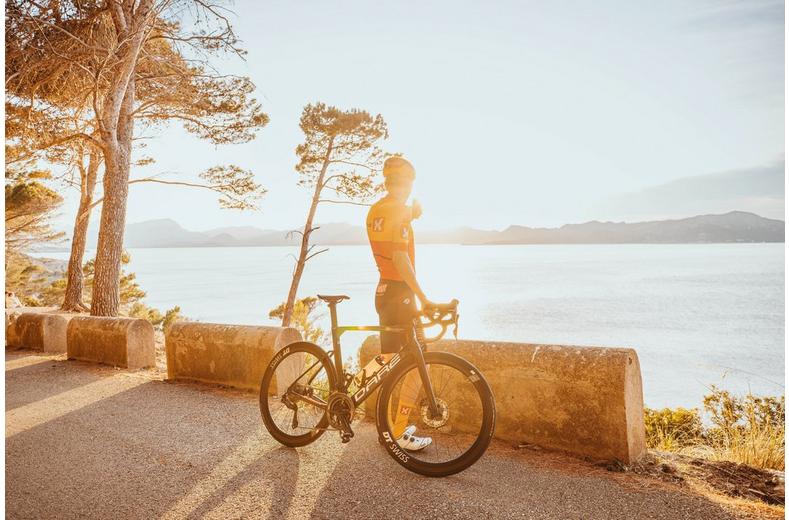 Schwalbe Pro One Super Race V-Guard TLE Bike Tyre 650Bx25c Schwalbe Pro One Super Race V-Guard TLE Bike Tyre 650Bx25c