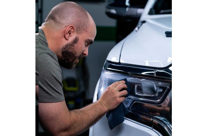 Turtle Wax Headlight Cleaner & Sealant 300ML Turtle Wax Headlight Cleaner & Sealant 300ML