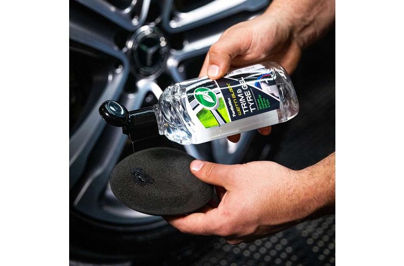 Turtle Wax Wet N Black Tyre & Trim Gel 300ML Turtle Wax Wet N Black Tyre & Trim Gel 300ML