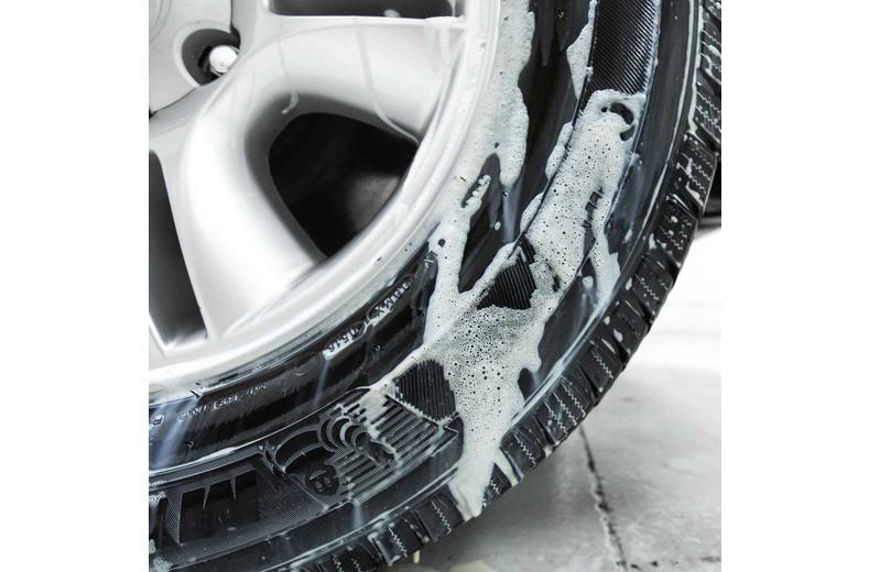 Turtle Wax Wet & Black Tyre Foam 500ML Turtle Wax Wet & Black Tyre Foam 500ML