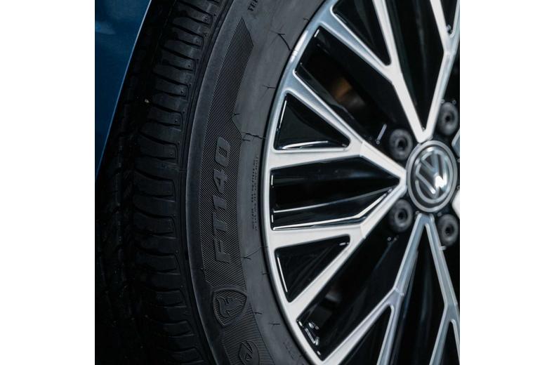 Turtle Wax Wet & Black Tyre Foam 500ML Turtle Wax Wet & Black Tyre Foam 500ML