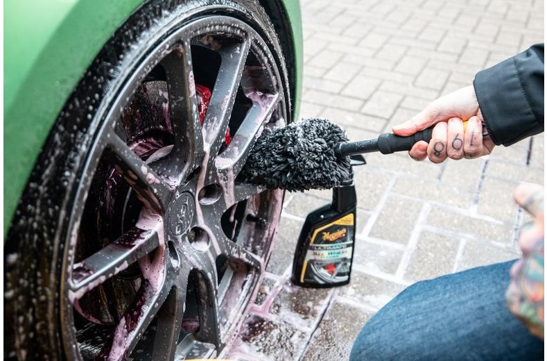 Meguiars Supreme Wheel Brush Large 47cm Meguiars Supreme Wheel Brush Large 47cm