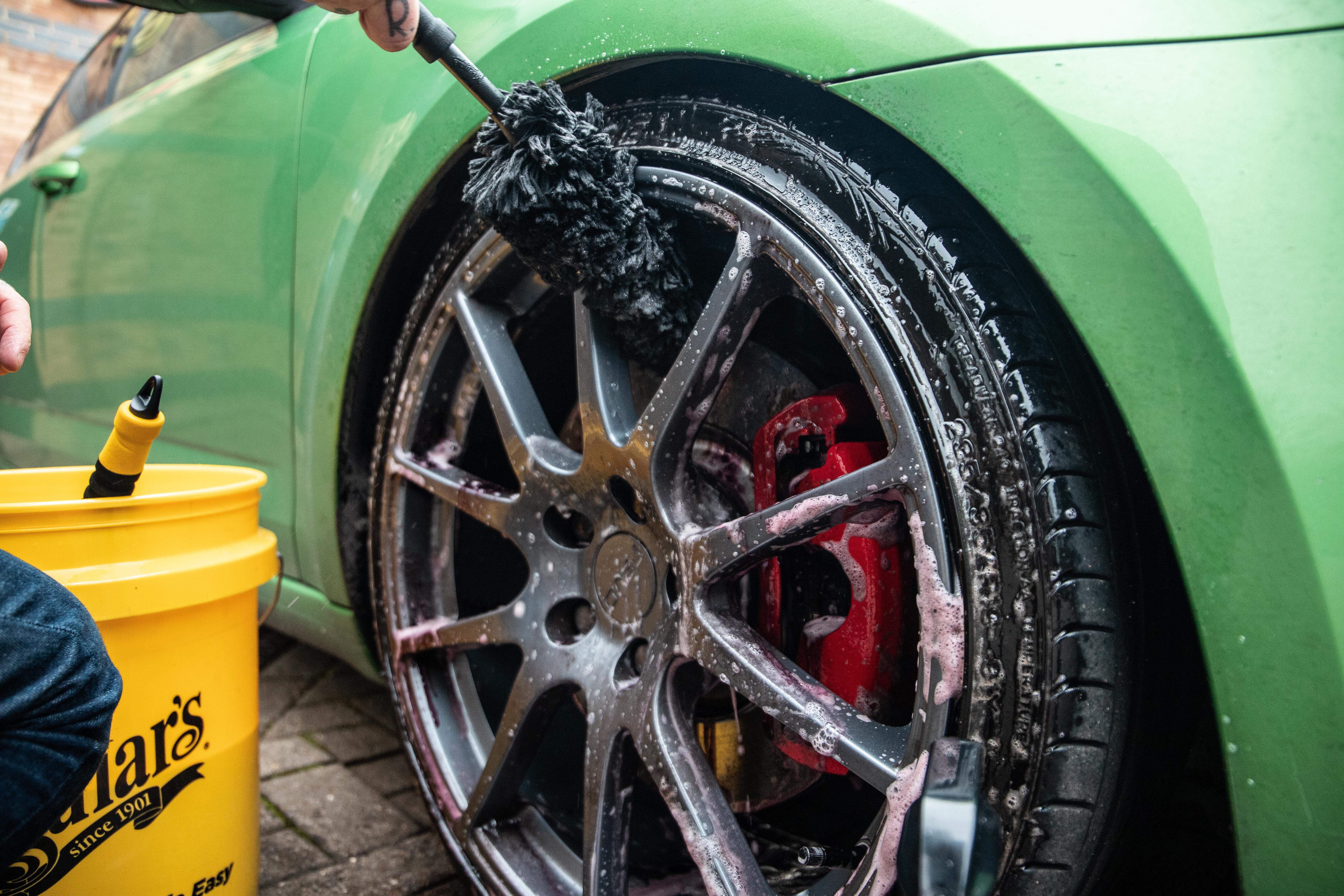 Meguiars Supreme Wheel Brush Medium 37cm