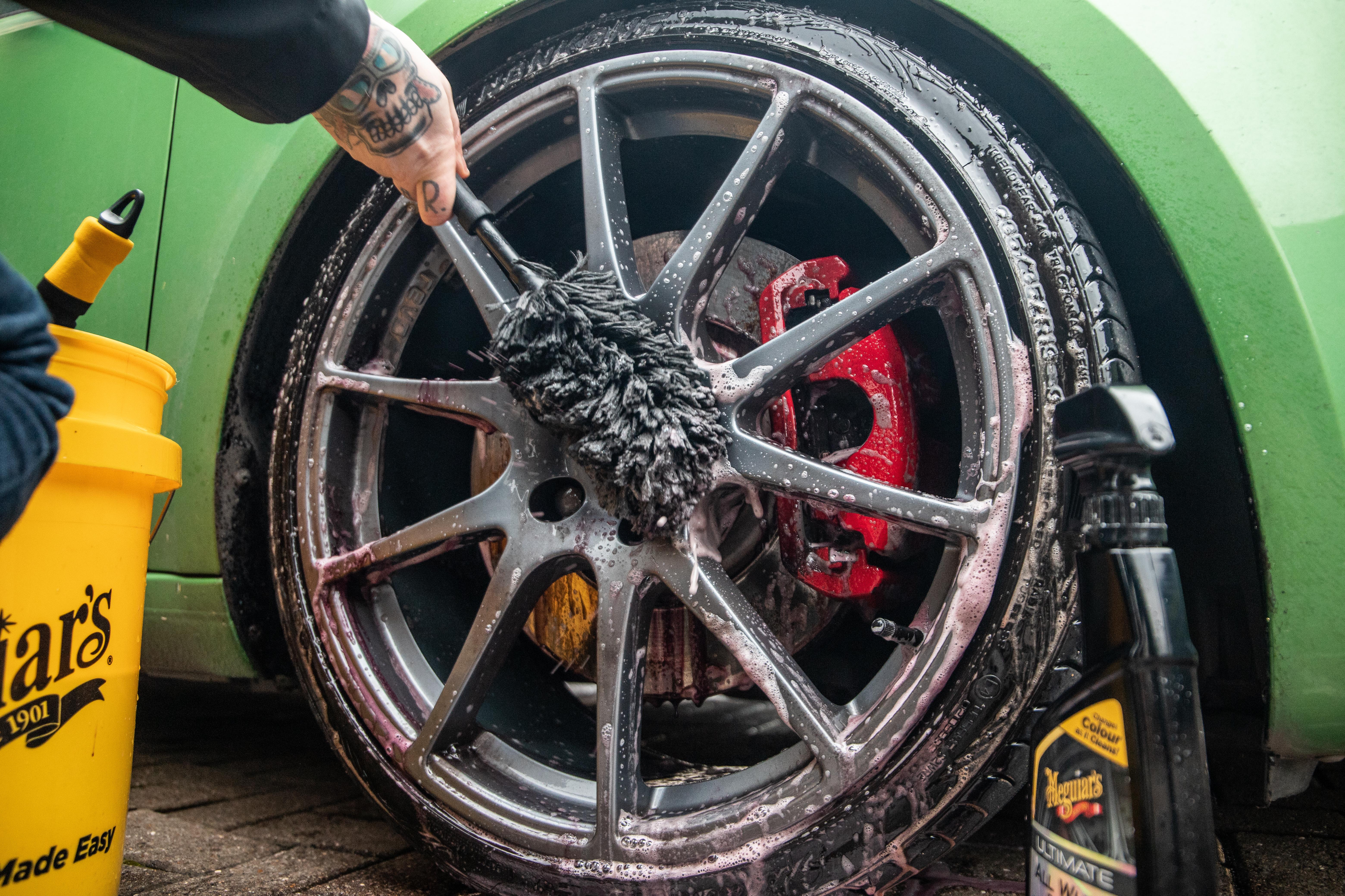 Meguiars Supreme Wheel Brush Medium 37cm