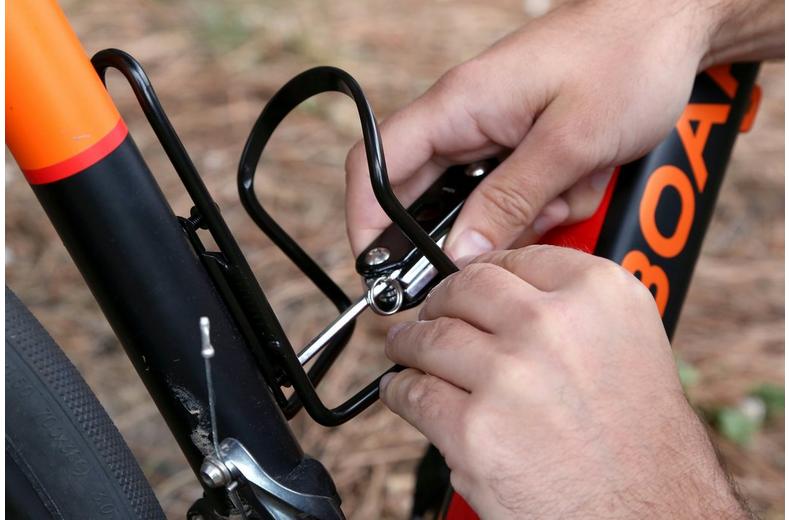 Halfords Alloy Water Bottle Cage - Black Halfords Alloy Water Bottle Cage - Black