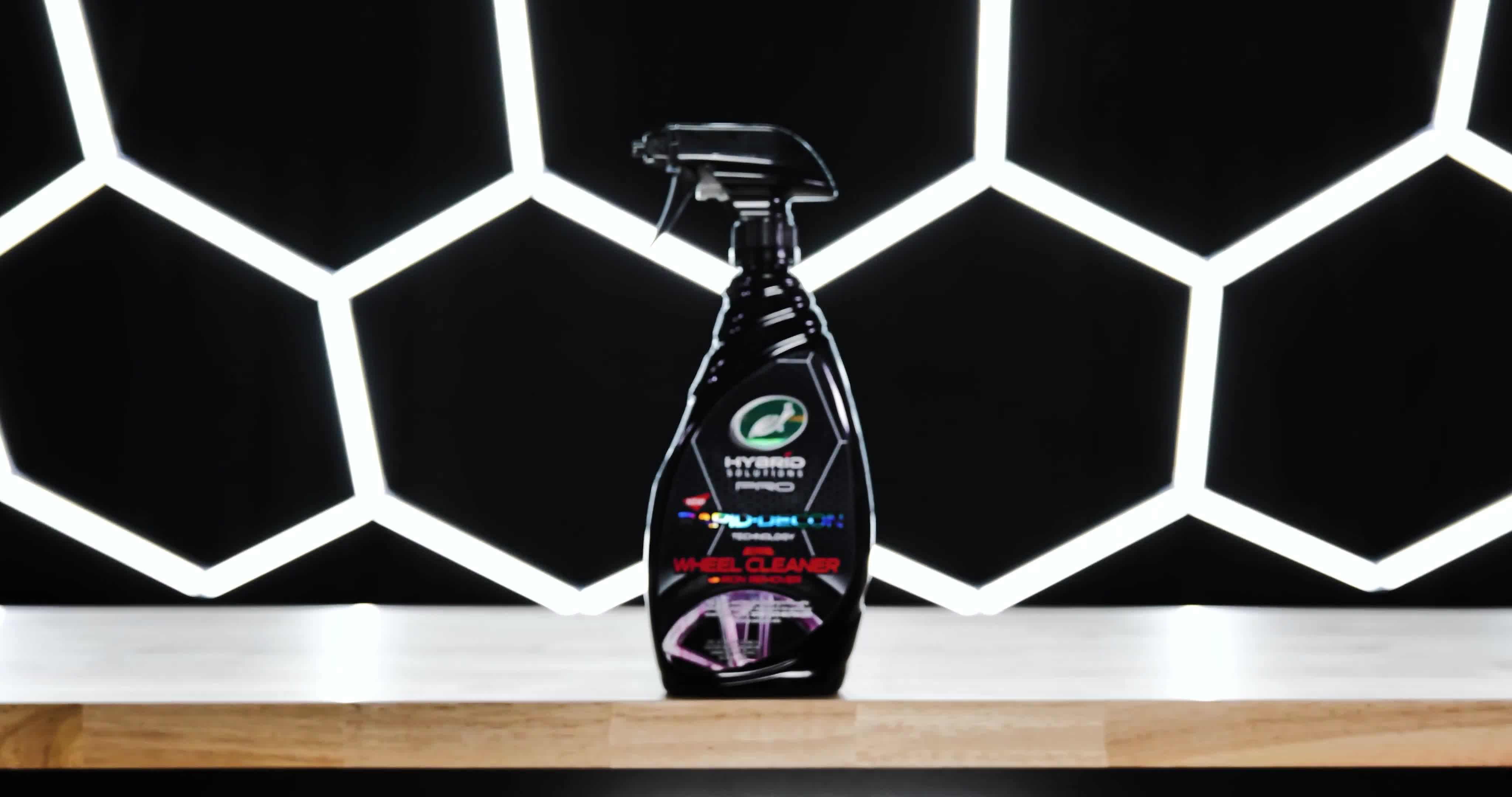 Turtle Wax Hybrid Solutions Hyper Foam Wheel Cleaner & Tyre Prep 680ml